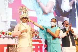 CM Shivraj wore a crown made of chhind leaves