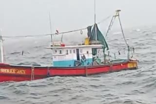 Mangaluru: boat sank while going for deep sea fishing: VIDEO