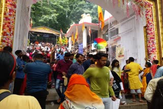 crowd-of-devotees-in-the-pahari-temple-of-ranchi