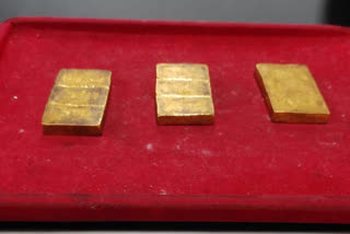 Smuggler Arrested with Gold IGI Airport  Customs Department