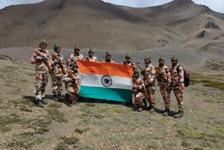 ITBP महिला सैनिकांनी उत्तराखंडमध्ये 17 हजार फुटांवर फडकवला तिरंगा