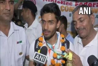 Eldhose Paul  CWG 2022  Eldhose Paul on Neeraj Chopra s inspiration  Eldhose Paul return to india  Abdulla Aboobacker  Abdulla Aboobacker Eldhose Paul received warm welcome at the Delhi Airport  കോമണ്‍വെല്‍ത്ത് ഗെയിംസ് 2022  എല്‍ദോസ് പോള്‍  നീരജ് ചോപ്രയുടെ പ്രചോദനത്തെക്കുറിച്ച് എല്‍ദോസ് പോള്‍  എല്‍ദോസ് പോളും അബ്‌ദുള്ള അബൂബക്കറും നാട്ടിലെത്തി  അബ്‌ദുള്ള അബൂബക്കര്‍