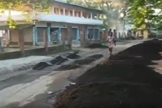 Locals repairs road in Teok