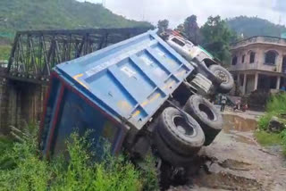 Srinagar truck accident video