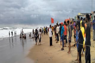 tourist died while taking bath at puri sea beach