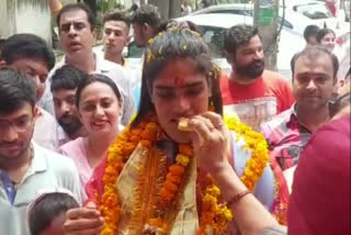 Judo Player Tulika Mann Silver Medal in Judo Welcome by flowers Garlands