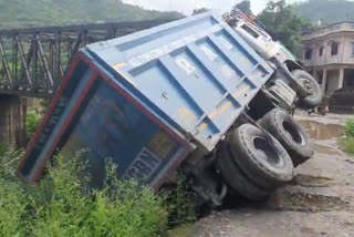 Watch: Dumper rolls down gorge in Uttarakhand