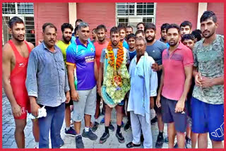 Wrestler Naveen Malik Welcomed In Sonipat