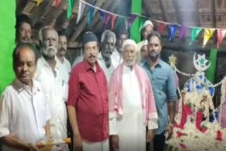 இந்து, முஸ்லிம் பாகுபாடின்றி கொண்டாடப்படும் பூக்குழி திருவிழா!!