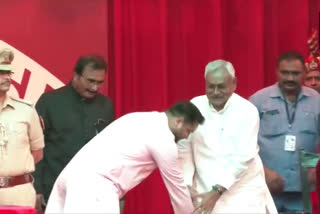 Tejashwi Took Blessings From Nitish