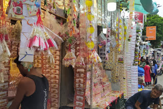 Hatibagan Rakhi shops have lesser customers due to online boom