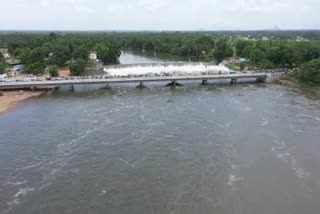 கொடிவேரி அணையில் இருந்து வெளியேறும் நீர் கரைபுரண்டோடும் ஏரியல்வியூ காட்சி