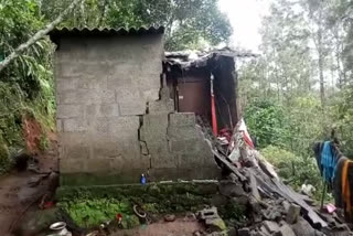 house collapses in heavy rain  idukki district news  heavy rain house collapsed  house collapsed latest news  ഇടുക്കി ജില്ല വാര്‍ത്തകള്‍  house collapses  പ്രളയത്തിൽ ബലക്ഷയം സംഭവിച്ച വീട് തകര്‍ന്നുവീണു  വീട് തകര്‍ന്നുവീണു  വീട് കനത്ത മഴയില്‍ തകർന്നുവീണു  വീട് നിലം പതിച്ചു