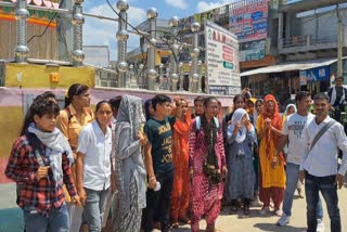 girl students protest in charkhi dadri