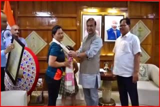 Assam CM Felicitates CWG Gold Medalist Nayanmoni Saikia In Guwahati