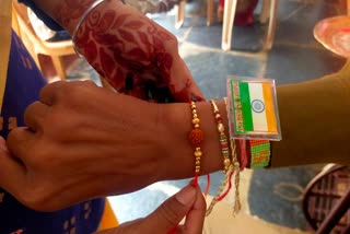 Unique gift of brother to a sister in Balod on the occasion of Rakshabandhan