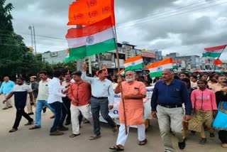 Minister Nagesh hoisted the ABVP flag above the tricolor