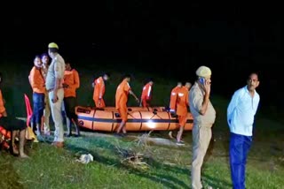 boat sunk in yamuna river