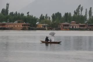 کشمیر میں مزید بارشوں کا امکان، شبانہ درجہ حرارت میں کمی واقع