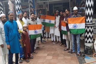 muslim society distributed tiranga