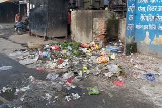 Bad condition of cleanliness in Ramgarh Cantonment area people upset due to waste