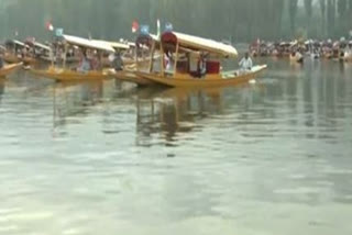 Tiranga Shikara rally at Dal Lake