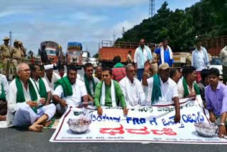 farmers-blocked-highway-and-protested-against-the-central-government