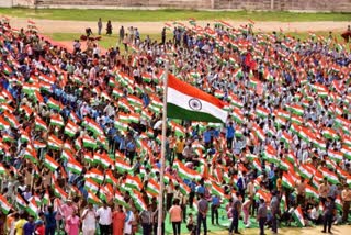 Har Ghar Tiranga Campaign  Har Ghar Tiranga Campaign Latest News Update  Indian Independence day  Independence Day Latest Updates  Latest National News  Indian National Flag  Tricolor Flag  Hoisting Indian National Flag at homes  Har Ghar Tiranga campaign kick off today  ഹര്‍ ഘര്‍ തിരംഗ  ഹര്‍ ഘര്‍ തിരംഗ ക്യാംപയിന് ഇന്ന് തുടക്കമാകും  സ്വാതന്ത്ര്യത്തിന്‍റെ  വീടുകളിൽ ത്രിവർണ്ണ പതാക  ആഗസ്റ്റ് 13 മുതൽ 15 വരെ വീടുകളിൽ ത്രിവർണ്ണ പതാക ഉയർത്തികൊണ്ടുള്ള ഹര്‍ ഘര്‍ തിരംഗ ക്യാംപയിന് ഇന്ന് തുടക്കം  ദേശീയ പതാകയെ ജീവനില്‍ ചേര്‍ത്ത് മൂന്ന് ദിനങ്ങള്‍  ഫ്‌ളാഗ് കോഡ്  Indian Flag Code  നവീൻ ജിൻഡാൽ  Naveen Jindal  Prime Minister Narendra Modi