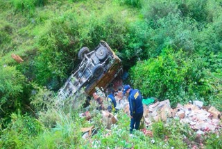 Vehicle fell into a ditch in Vikasnagar