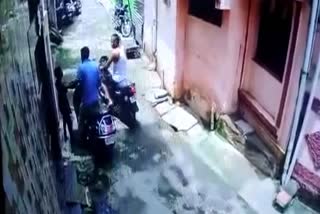 जबलपुर में बच्चे की पिटाई का वीडियो वायरल