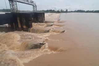 water level of baitarani river crosses danger mark in jajpur