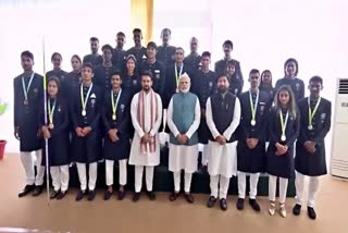 PM Modi meets CWG Medalists