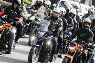 Rail minister flags in motorcycle rally of Railway Protection Force at Red Fort