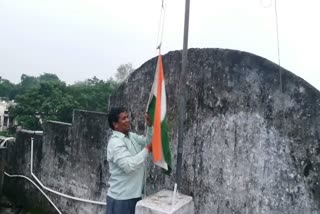 santram hoisting flag in korba