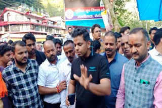 Almora's CDO had a dispute with the members of Nainital regarding parking