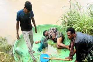 rescue-of-a-person-stuck-in-the-island-in-haveri