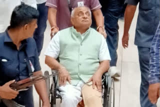 former gujarat deputy cm nitin patel injured in cow attack during har ghar tiranga rally