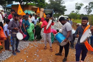 Devotees Protest near dinne Anjaneya temple