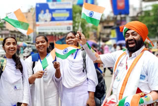 Pappu Sardar handed over tricolor flag to DC and MP