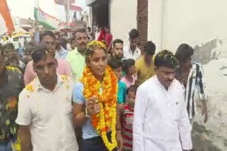 Vandana Kataria reached Roshanabad after winning the bronze medal