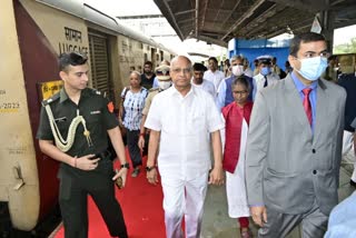 Governor Ramesh Bais reached Dumka by Intercity Express train