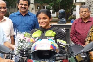 lady bike rider travell india nepal and myanmar in her duke bike  lady bike rider amrutha  Kasaragod lady bike rider amrutha  amrutha ktm duke  kasargode latest news  lady rider amurutha latest news  lady rider amurutha news today  കെടിഎം ഡ്യൂക്കില്‍ ഇന്ത്യയും നേപ്പാളും മ്യാന്മാറും കറങ്ങി അമൃത  അമൃത ജോഷി  amrutha joshy  കാസർകോട് കുമ്പള സ്വദേശിനിയായ ഇരുപത്തിയൊന്നുകാരി അമൃത ജോഷി  വടക്കു കിഴക്കൻ സംസ്ഥാനങ്ങളിലേക്ക് ഒറ്റയ്ക്കു ബൈക്കിൽ യാത്ര ചെയ്‌ത ഏറ്റവും പ്രായം കുറഞ്ഞ സ്‌ത്രീ  കാസർകോട് ബൈക്ക് റൈഡര്‍ അമൃത ജോഷി  അമൃത ജോഷി ഏറ്റവും പുതിയ വാര്‍ത്ത  കാസര്‍കോട് ഏറ്റവും പുതിയ വാര്‍ത്ത  കാസര്‍കോട് പ്രധാന വാര്‍ത്തകള്‍