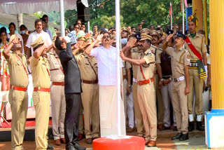 Independence day  Independence day celebration malappuram  Independence day celebration  malappuram  മലപ്പുറത്തെ സ്വാതന്ത്ര്യദിന പരേഡ്  സ്വാതന്ത്ര്യദിനാഘോഷം  കായിക വകുപ്പ് മന്ത്രി  വി അബ്‌ദുറഹിമാന്‍  കായിക വകുപ്പ് മന്ത്രി വി അബ്‌ദുറഹിമാന്‍  സ്വാതന്ത്ര്യദിന പരേഡ്  മലപ്പുറം നഗരസഭ  പ്രഭാത ഭേരി  സാംസ്‌കാരിക പരിപാടികൾ  സിവില്‍സ്റ്റേഷനിലുള്ള യുദ്ധ സ്‌മാരകം  പുഷ്‌പാര്‍ച്ചന  എംഎസ്‌പി  മലപ്പുറം എംഎസ്‌പി ഗ്രൗണ്ട്  എംഎസ്‌പി അസിസ്റ്റന്‍റ് കമാണ്ടന്‍റ് കെ രാജേഷ്