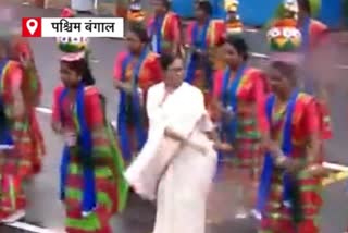 CM Mamata Banerjee joins the folk artists