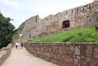 Tughlaqabad Fort With Tourists