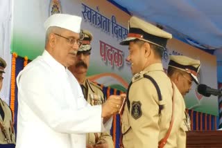 CM Bhupesh honored the brave policemen of Chhattisgarh in Raipur