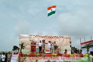 STATE FINANCE MINISTER NIRANJAN PUJARI  UNFURLS THE TRICOLOR AT PURI