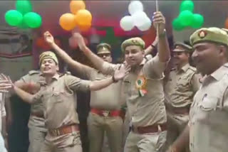 azadi ka amrit mahotsav policeman danced on independence day video viral