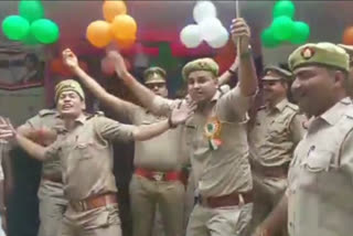 policeman danced on independence day