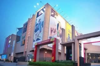 Lulu Group plans build more malls in india  Indian retail market  ഇന്ത്യയിൽ കൂടുതൽ മാളുകൾ പണിയാൻ ലുലു ഗ്രൂപ്പ്  ലുലു ഗ്രൂപ്പ് പുതിയ വാർത്തകൾ  ബിസിനസ് വാർത്തകൾ  ദേശീയ വാർത്തകൾ  Lulu Group India latest news  national news latest  ഇന്ത്യയിലെ റീട്ടെയിൽ സാധ്യതകൾ